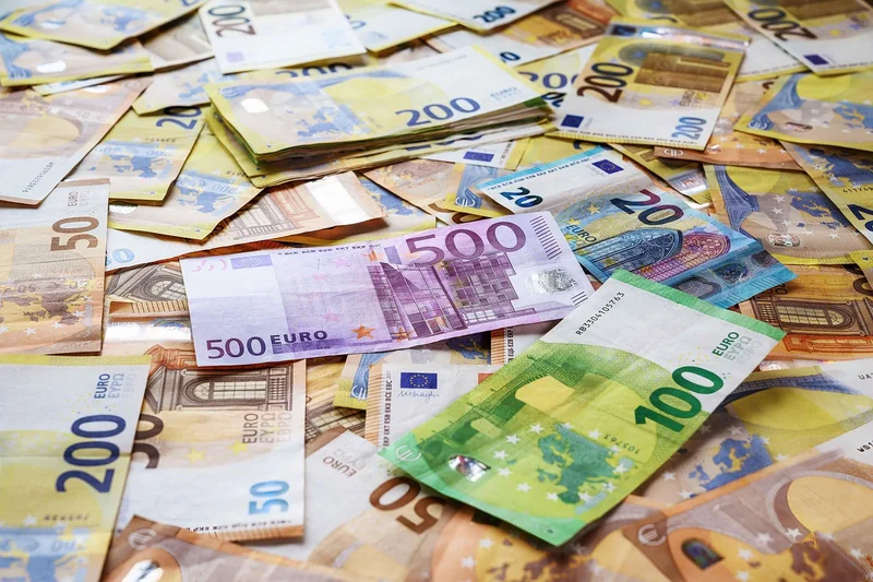 Défis financiers et logistiques